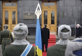 Ukrajinský prezident slíbil bránit suverenitu země.